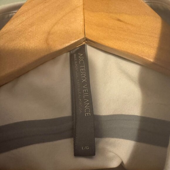 Arc'teryx Veilance Women’s White Short Sleeve Technical Shirt L - Picture 3 of 3